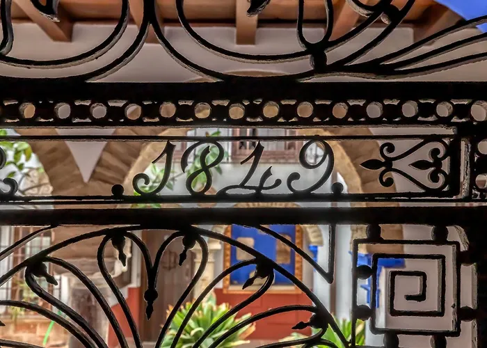 El Capricho De 1849 & Parking Córdova